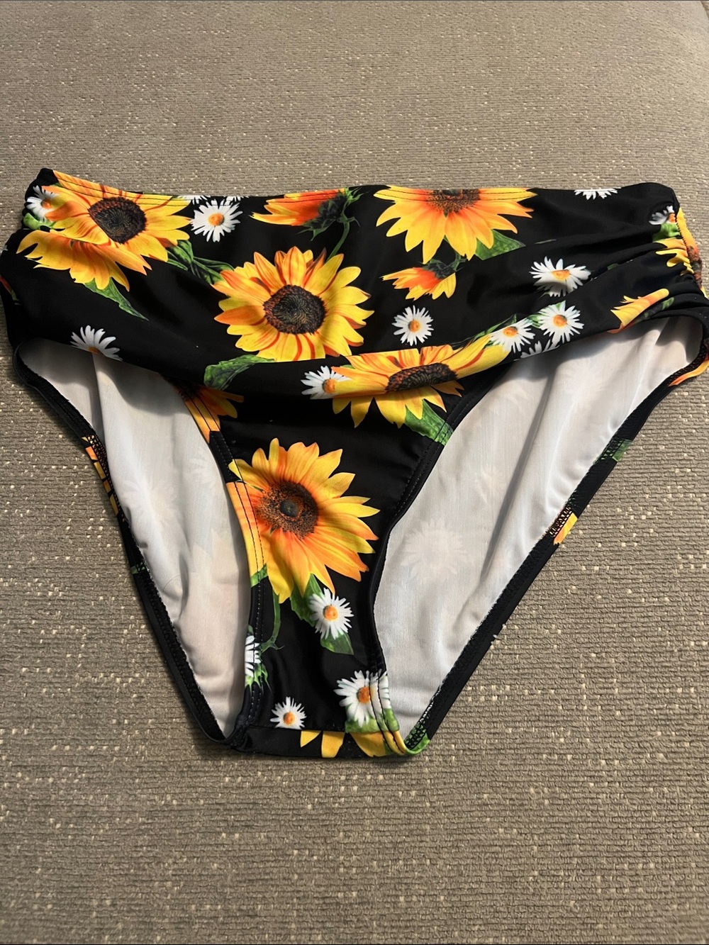 Sunflower Print Bikini Bottoms - Black & Yellow